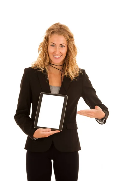 Mujer de negocios mostrando tableta con pantalla en blanco para texto o com —  Fotos de Stock