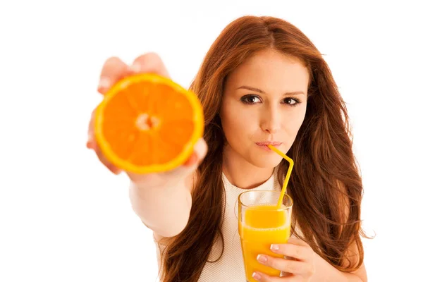 Γυναίκα Πίνοντας Χυμό Πορτοκαλιού Χαμογελαστά Πορτοκάλια Προβολή Νέοι Όμορφο Μοντέλο — Φωτογραφία Αρχείου