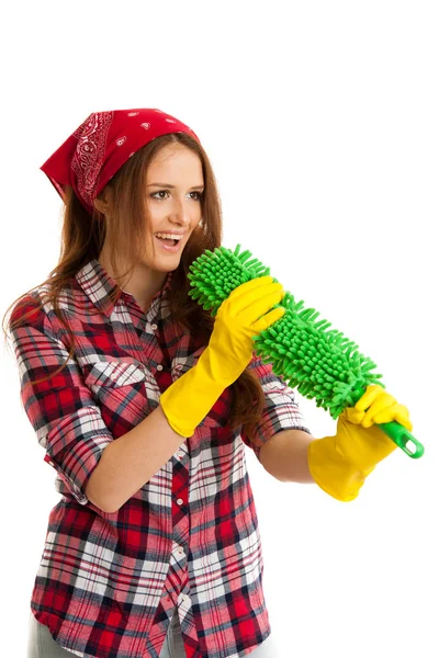 Belle jeune femme nettoyage poussière à carreaux chemise isolée — Photo