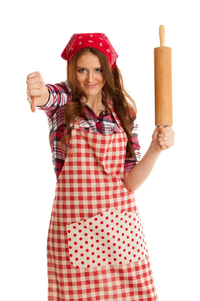Hermosa mujer joven sostiene rodillo de cocina aislado sobre blanco b — Foto de Stock