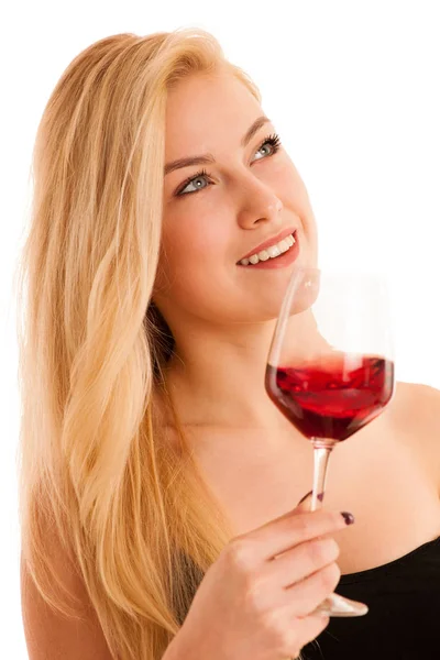 Söt blond kvinna dricker ett glas rött vin isolerade över vita — Stockfoto