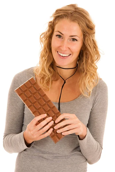 Aranyos fiatal nő eszik csokoládét elszigetelt fehér háttér felett — Stock Fotó