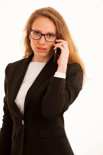 Joven mujer de negocios con teléfono inteligente aislado sobre blanco backgr —  Fotos de Stock