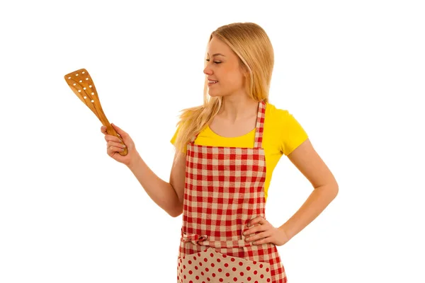Молодая женщина повар указывает копировать пространство, как она представляет новый recepy — стоковое фото
