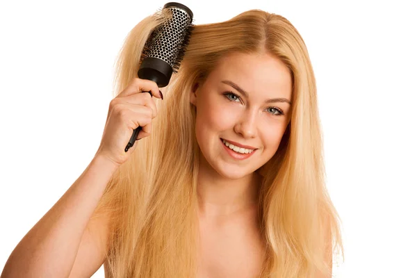 Gyönyörű szőke nő fogmosás a haja, mint egy jel og Hajápolás — Stock Fotó