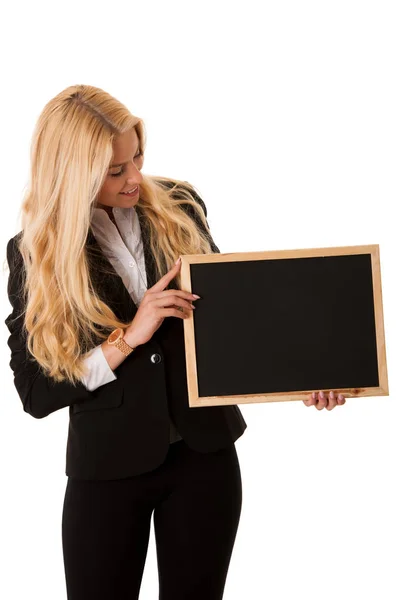 Mulher de negócios segurando um quadro negro em branco - professor — Fotografia de Stock