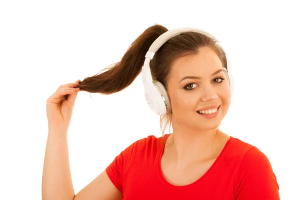 Młoda kobieta słucha muzyki z zestawu słuchawkowego na białym tle nad liczby biały — Zdjęcie stockowe