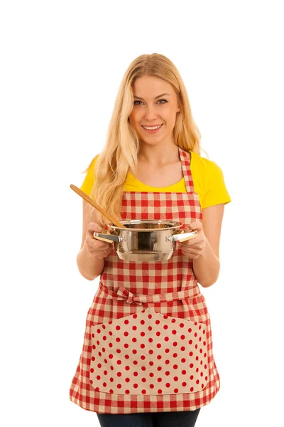 Jonge blonde vrouw koken geïsoleerd op witte achtergrond — Stockfoto
