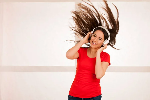 Beautiful young woman in black and yellow vibrant dress dances a — Stock Photo, Image