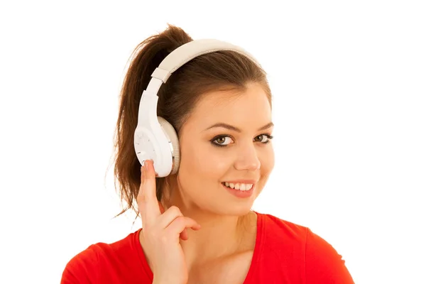 Junge Frau hört Musik mit Headset isoliert über weißem Rücken — Stockfoto