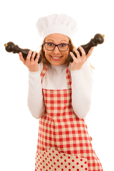 Chef incertain avec moulin à sel et poivre isolé sur blanc — Photo