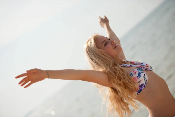 Beautiful young woman enjoy on beach with her arms up - success — Stock Photo, Image