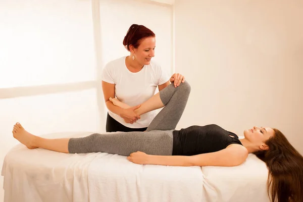 Physiotherapy -therapist exercising with patient , working on le — Stock Photo, Image