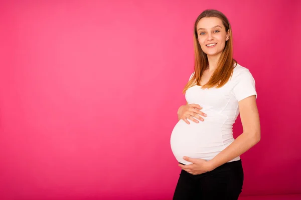 Studio fotografii pięknej kobiety w ciąży — Zdjęcie stockowe