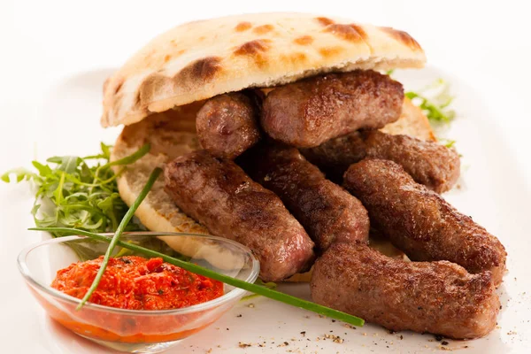 Foto de Cevapi, cevapcici, comida tradicional balcânica - delicius — Fotografia de Stock