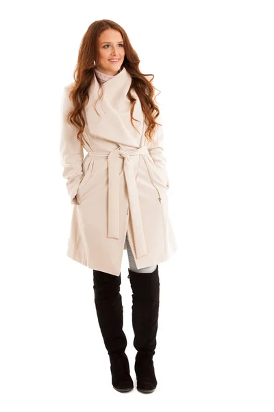 Giovane donna d'affari in cappotto invernale isolato su backgrou bianco — Foto Stock