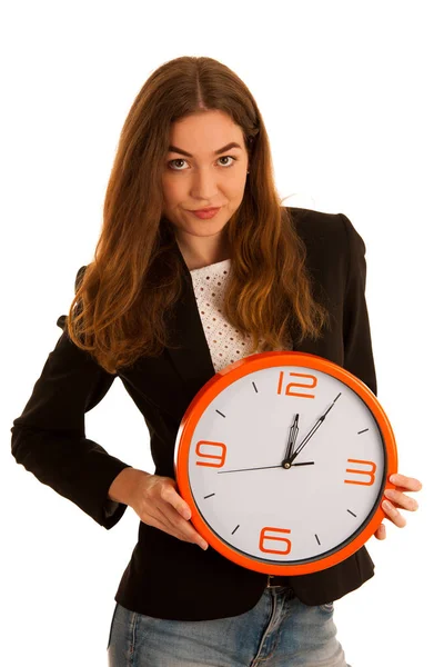 年轻的商界女人抱着一个时钟分离白色-时间 — 图库照片