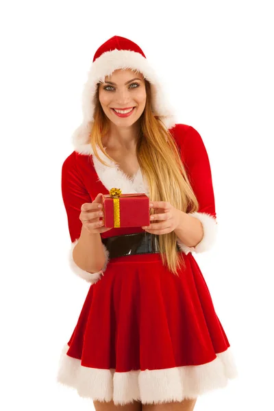 Mooie jonge vrouw in santa claus jurk hods een huidige isolat — Stockfoto