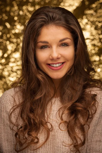 Beauty portrait of a cute brunette teenager over golden sparklin — Stock Photo, Image