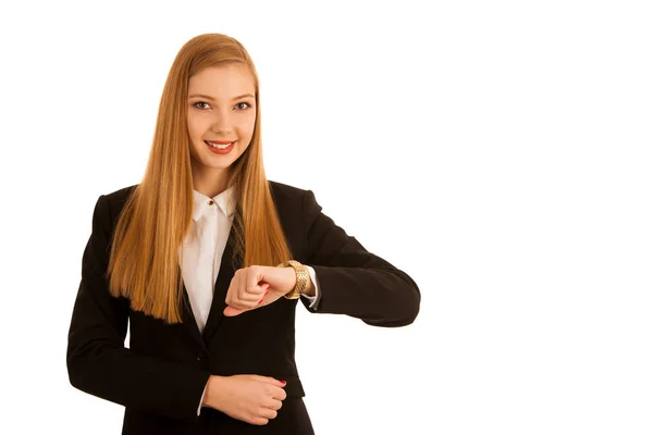 Επιχειρηματική πρακτική νεαρή γυναίκα ρολόι checkihg απομονωθεί σε λευκό φόντο — Φωτογραφία Αρχείου