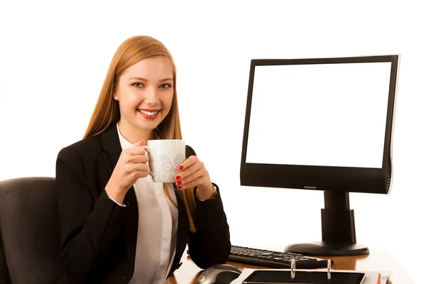 Belle Jeune Femme Boire Thé Dans Son Bureau — Photo