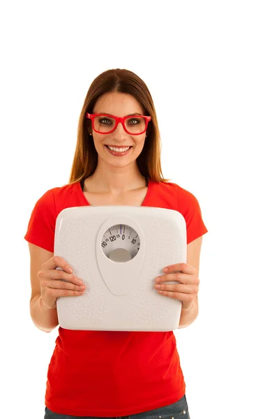 Hermosa joven mujer sostiene la escala como un signo de pérdida de peso isolat — Foto de Stock