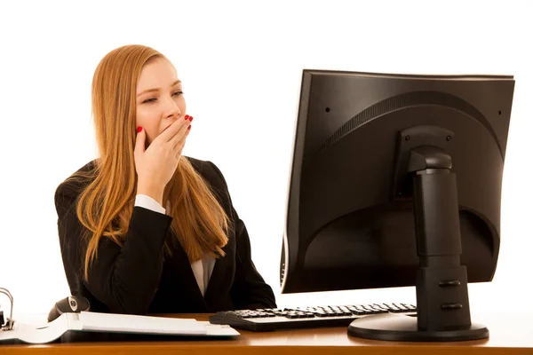 Kobieta biznesu g piękne youn ziewanie na pracy w biurze - exau — Zdjęcie stockowe