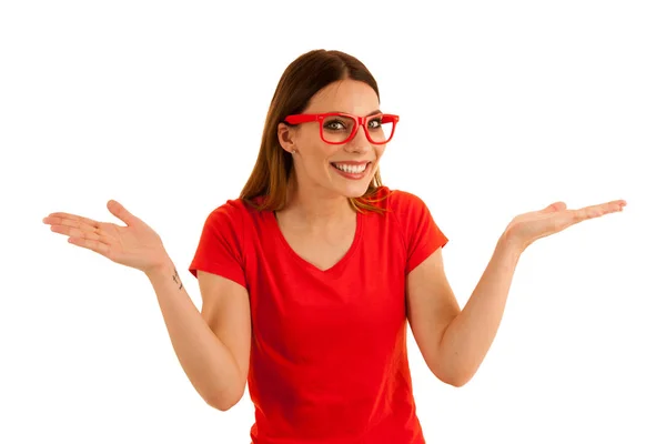 Hermosa mujer joven en camiseta roja pointz en el espacio de copia isolat —  Fotos de Stock