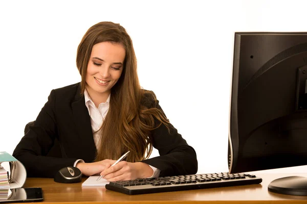 Vacker affärskvinna fungerar i office isolerade över vita bac — Stockfoto