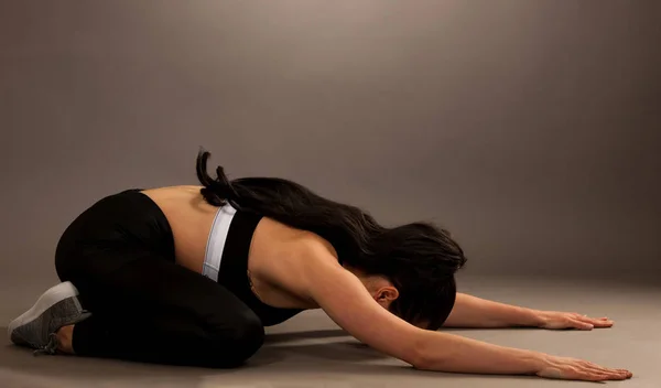 Yoga practice - beautiful young woman with black hair exercise y — Stock Photo, Image