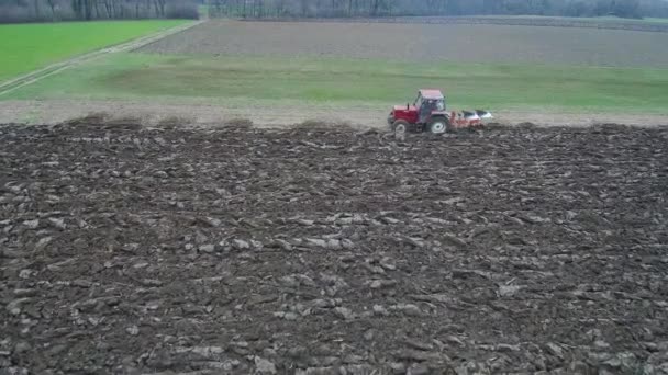 Agricultura Agricultura Tractor Arar Campo Principios Primavera Imágenes Aéreas — Vídeo de stock