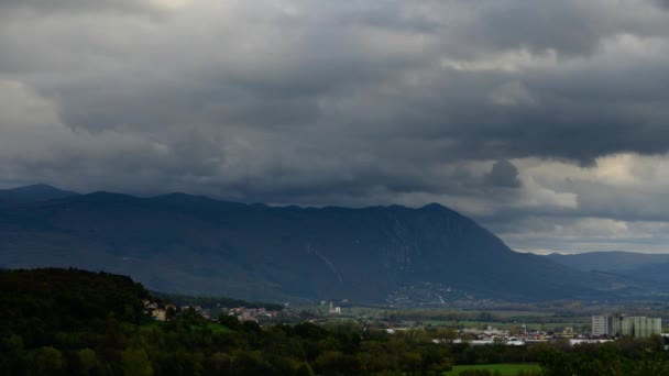 Timelapse Nuvens Escuras Sobre Vale Vipava Superior Com Ajdovscina Primeiro — Vídeo de Stock