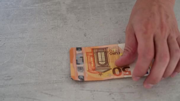 유로와 100 지폐로 현금을 계산하는 — 비디오