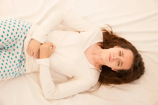 Jonge Brunette Kaukasische Vrouw Met Pijn Haar Maag Menstruele Cyclus — Stockfoto