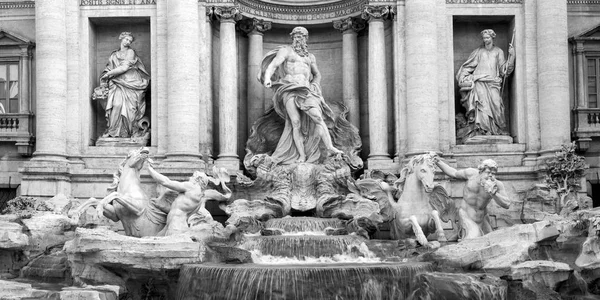 La famosa Fontana de Trevi, Roma, Italia. —  Fotos de Stock