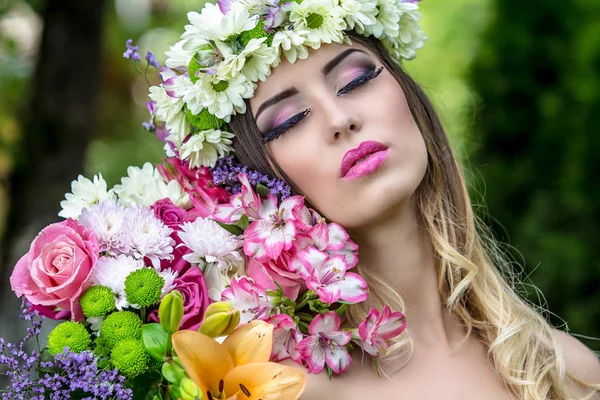 Beautiful Woman Flower Wreath Summer Sunset — Stock Photo, Image