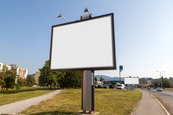 Tom Billboard Mockup För Reklam City Street Bakgrund — Stockfoto