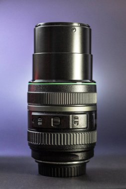 Siyah arkaplanda profesyonel DSR lensi