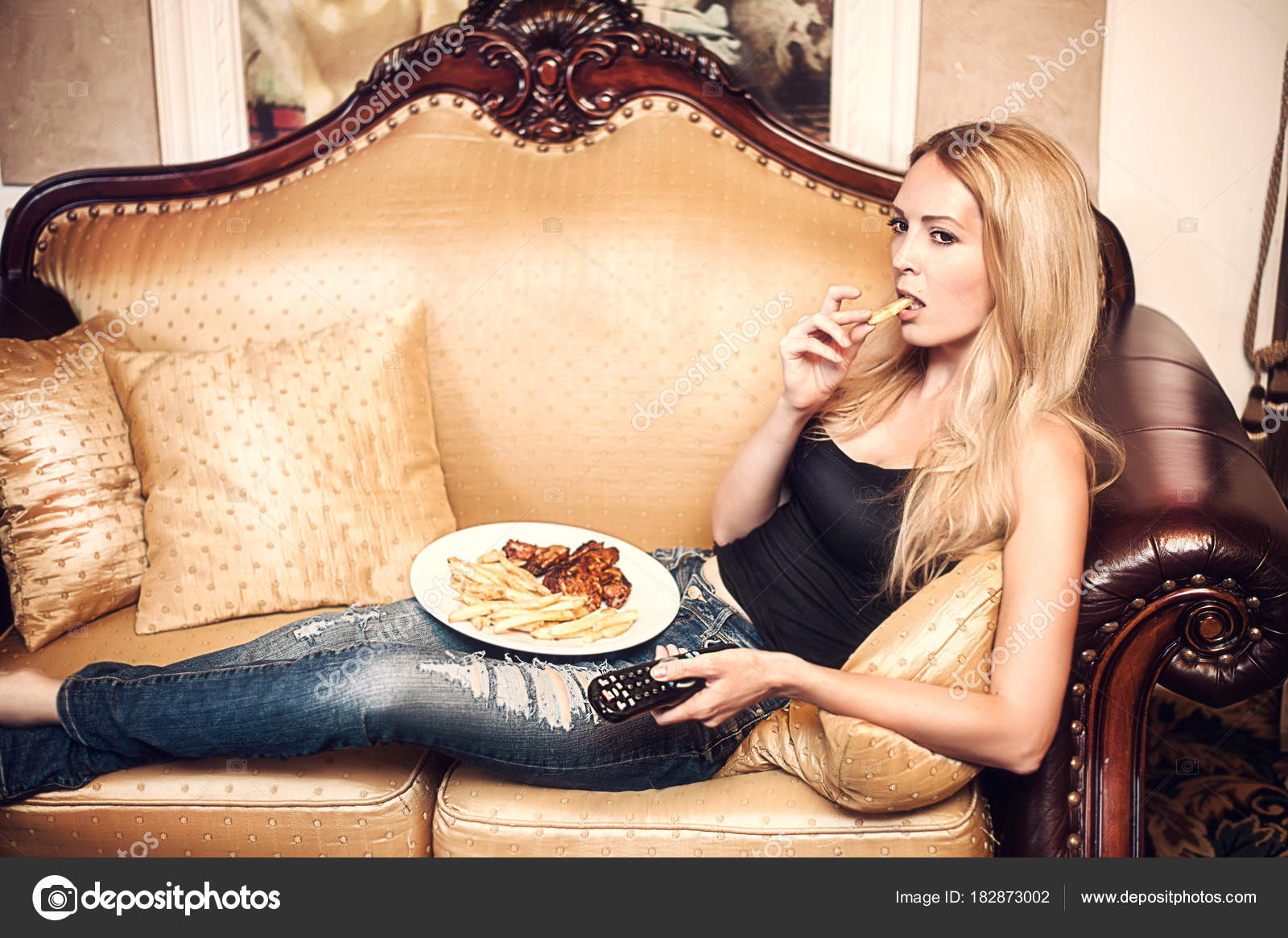 depositphotos_-stock-photo-beautiful-woman-eating-potato-and