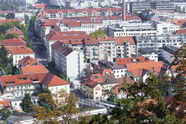 Cidade de Ljubljana arquitetura e paisagem verde, capital de S — Fotografia de Stock
