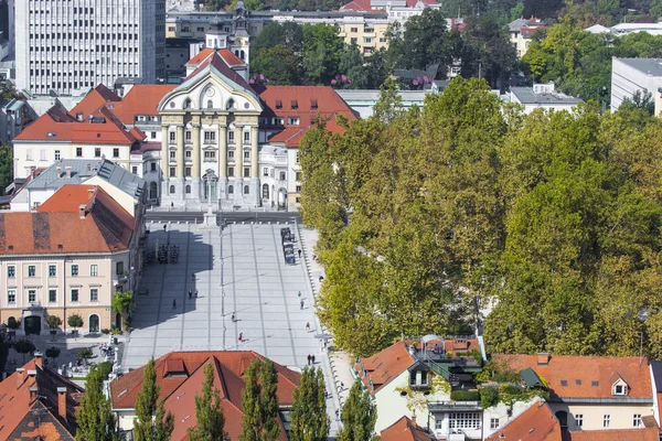 Cidade de Ljubljana arquitetura e paisagem verde, capital de S — Fotografia de Stock