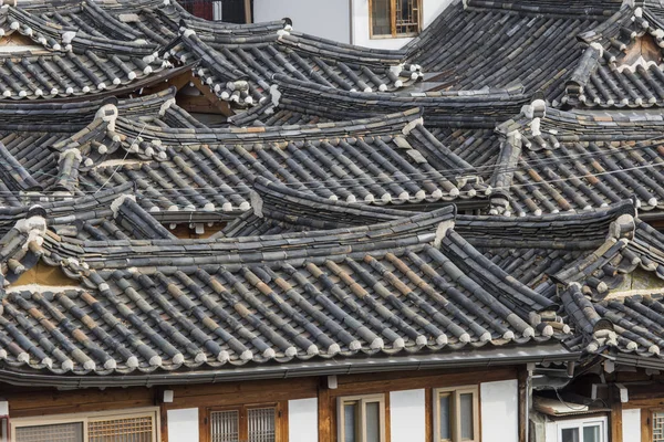 Bukchon Hanok Village is one of the famous place for Korean trad — Stock Photo, Image