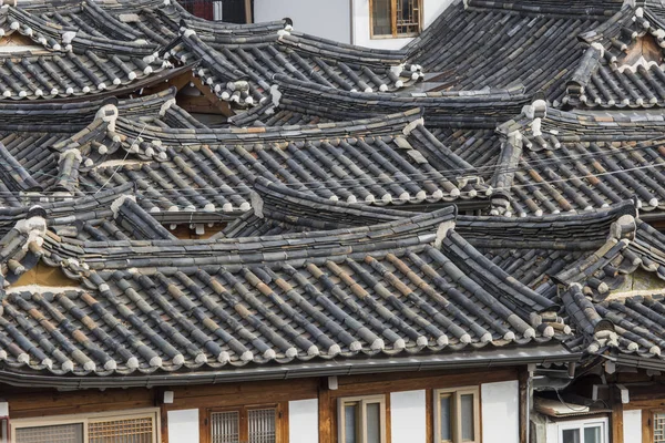 Bukchon Hanok Village é um dos lugares famosos para o trad coreano — Fotografia de Stock