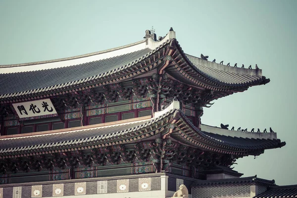 Szczegóły w pałacu Gyeongbokgung. Tradycyjne architektury w K — Zdjęcie stockowe