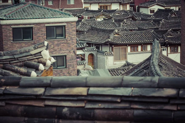 Bukchon Hanok Village è uno dei luoghi famosi per il commercio coreano — Foto Stock