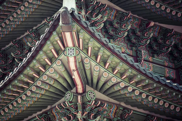 Dettagli del Palazzo Gyeongbokgung. Architettura tradizionale in K — Foto Stock