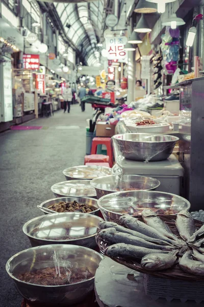 SEOUL - 23 ОКТЯБРЯ 2016: Оптовый рынок Тонгин в Сеуле, Соут — стоковое фото