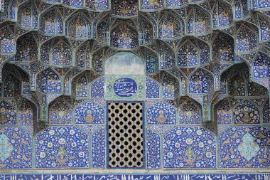 İran, İsfahan 'daki Şeyh Lotfollah Camii' nin detayları