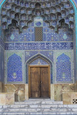 İran, İsfahan 'daki Şeyh Lotfollah Camii' nin detayları