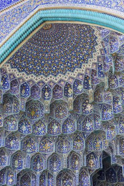 İran, İsfahan 'daki Şeyh Lotfollah Camii' nin detayları